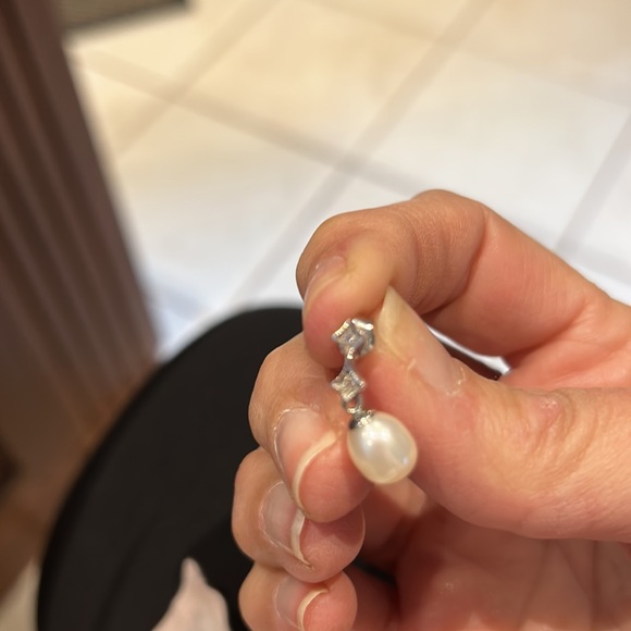 COPY - Pearl Earrings - Picture 5 of 5